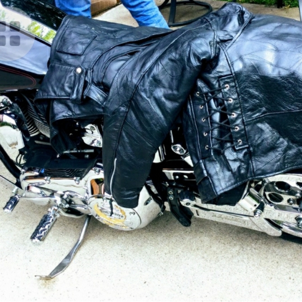 Jacket BLACK LEATHER UNISEX CATEGORY π issue w/App wont allow charging π - Picture 10 of 16